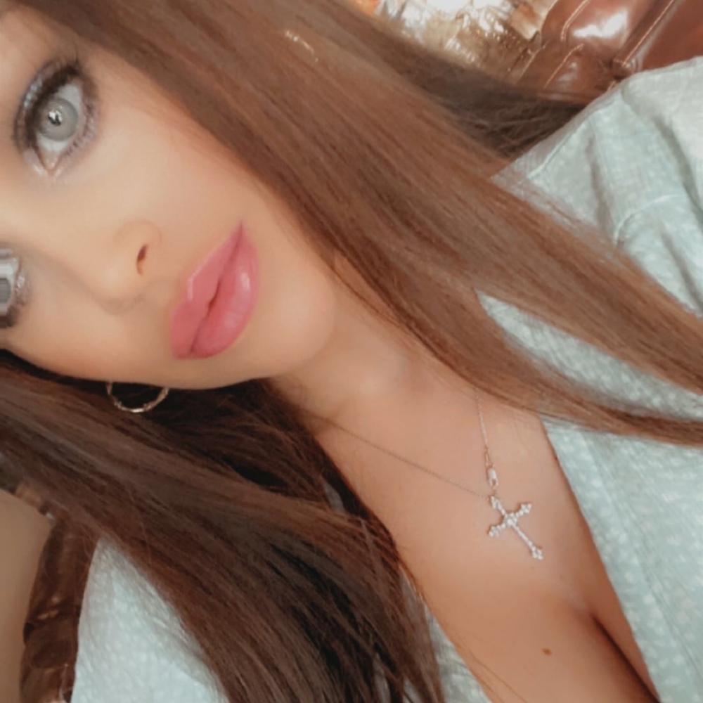 Meet your Posher, Alexis